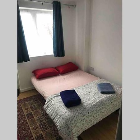 Private Studio Home Away From Home ... Sutton  Bagian luar foto